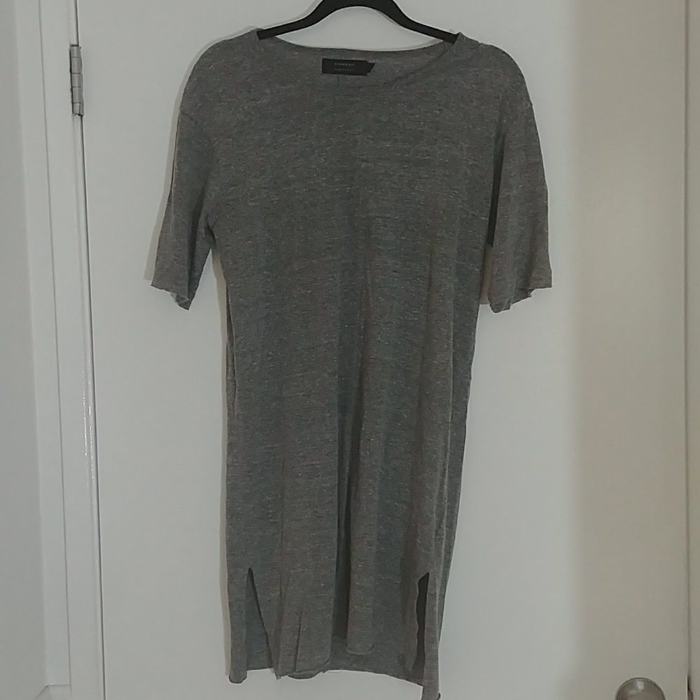 Grey long tee by knomadik by Daniel Patrick
